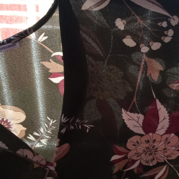 Silky lightweight blouse. Made and purchased in Italy. XL - Picture 8 of 9